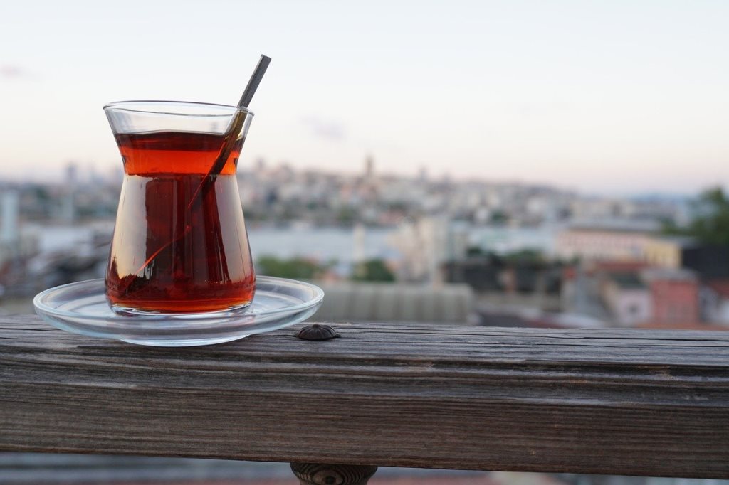 Чашка чая незаменима в зимнем Стамбуле